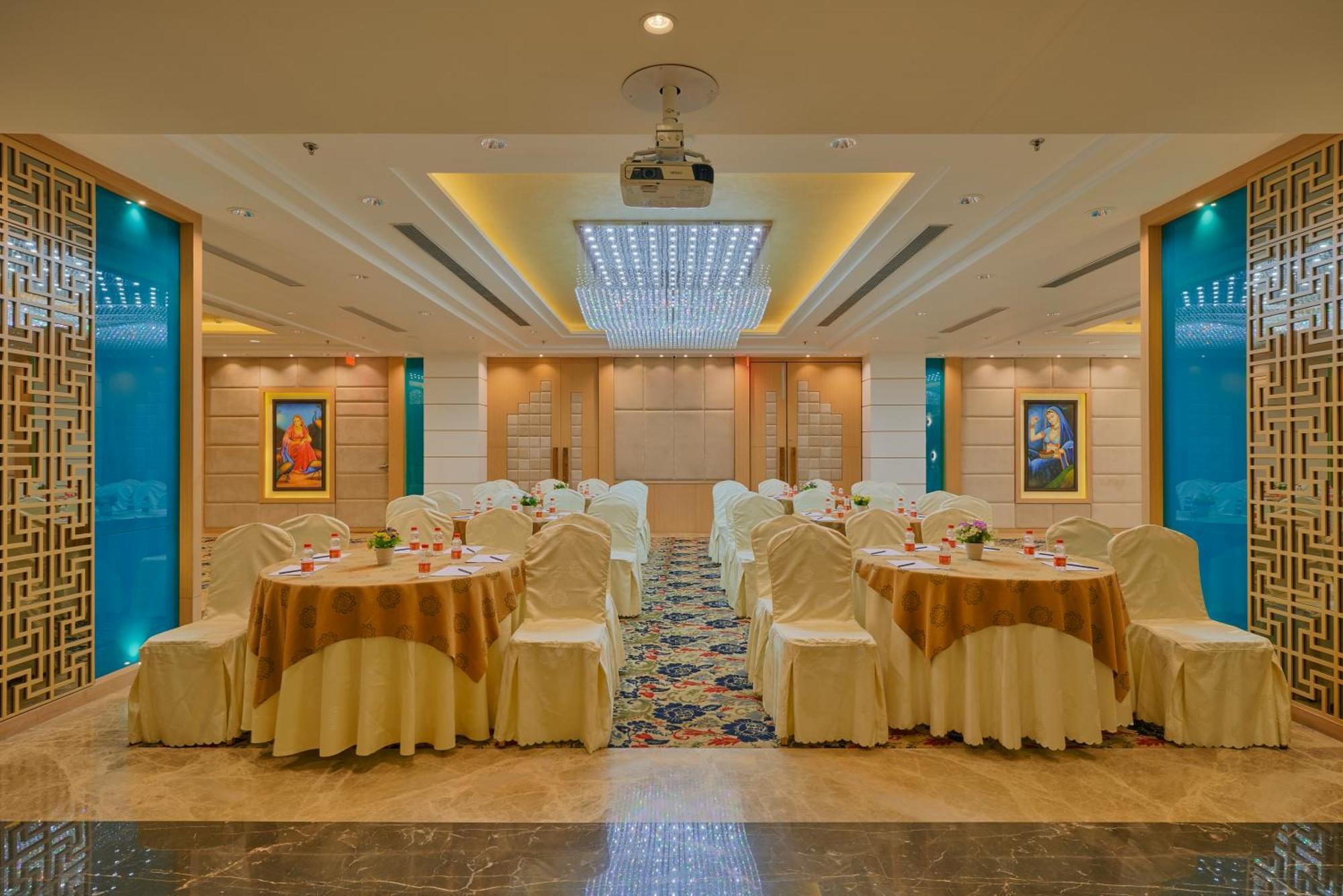 Skk Blu Hotel & Spa Udajpur Zewnętrze zdjęcie